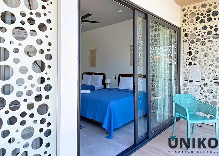 1 Block To The 2br 6pax Rooftop Pool King Bed