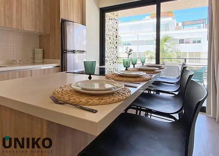 1 Block To The 2br 6pax Rooftop Pool King Bed