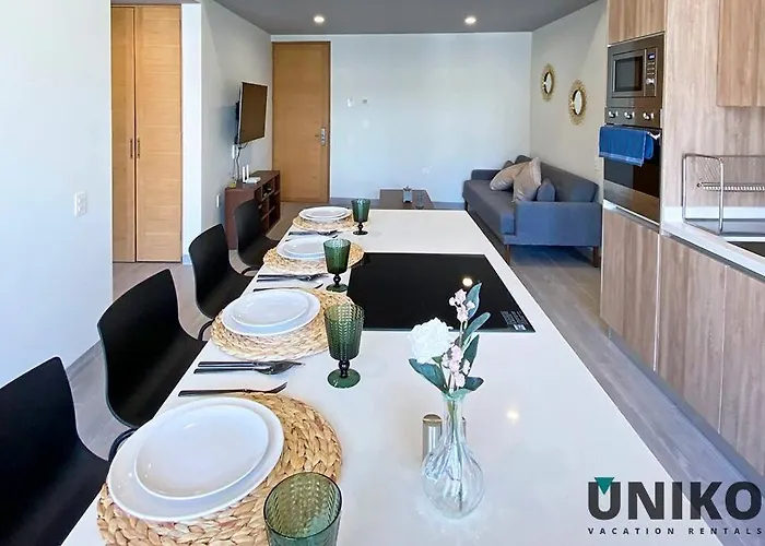 1 Block To The 2br 6pax Rooftop Pool King Bed